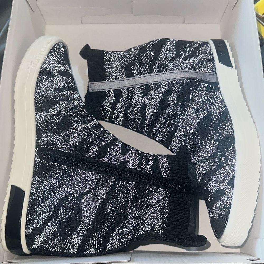 DKNY Womens Cali Wedge Sneakers